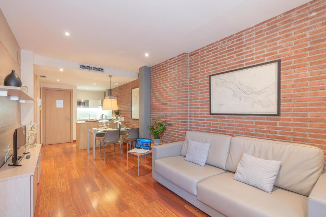 Serennia Cest Apartamentos Arc De Triomf Barcelona Bagian luar foto