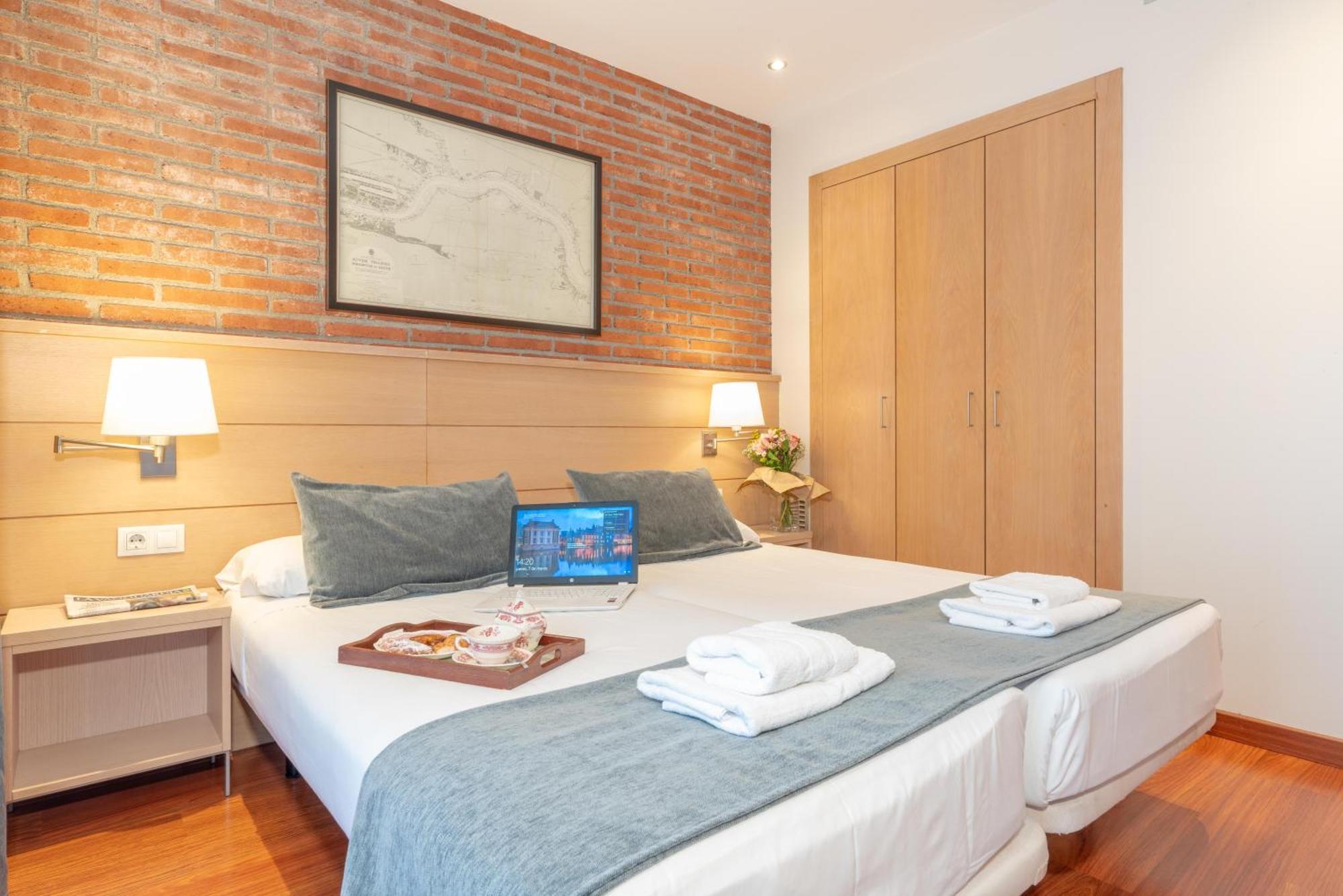 Serennia Cest Apartamentos Arc De Triomf Barcelona Bagian luar foto