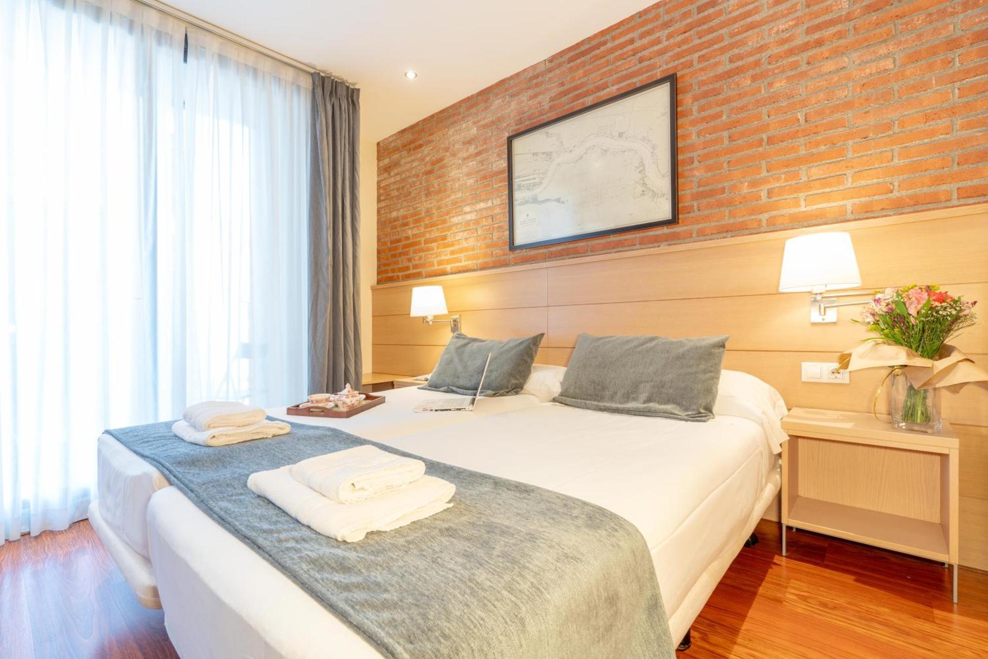 Serennia Cest Apartamentos Arc De Triomf Barcelona Bagian luar foto