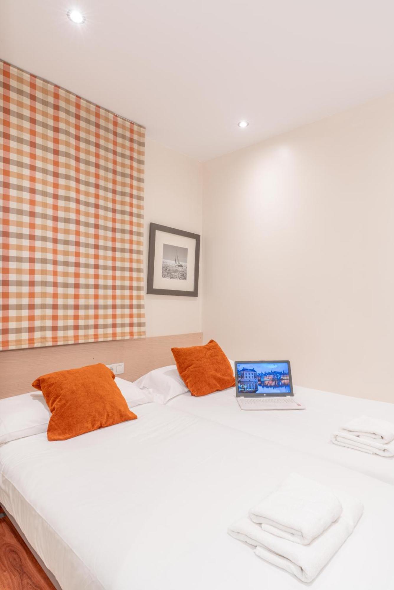 Serennia Cest Apartamentos Arc De Triomf Barcelona Bagian luar foto