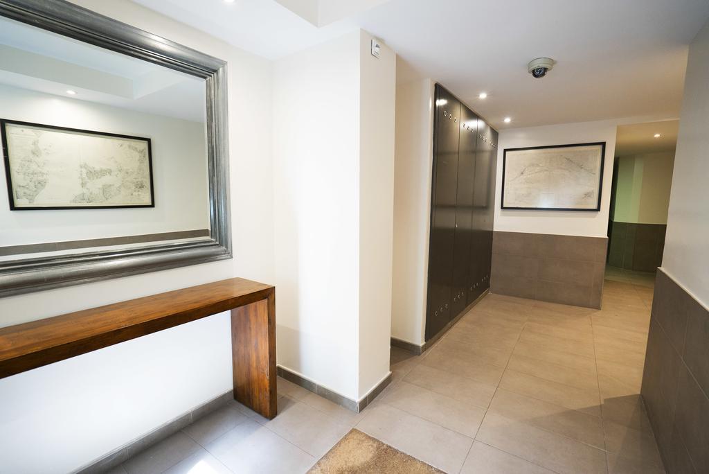 Serennia Cest Apartamentos Arc De Triomf Barcelona Bagian luar foto