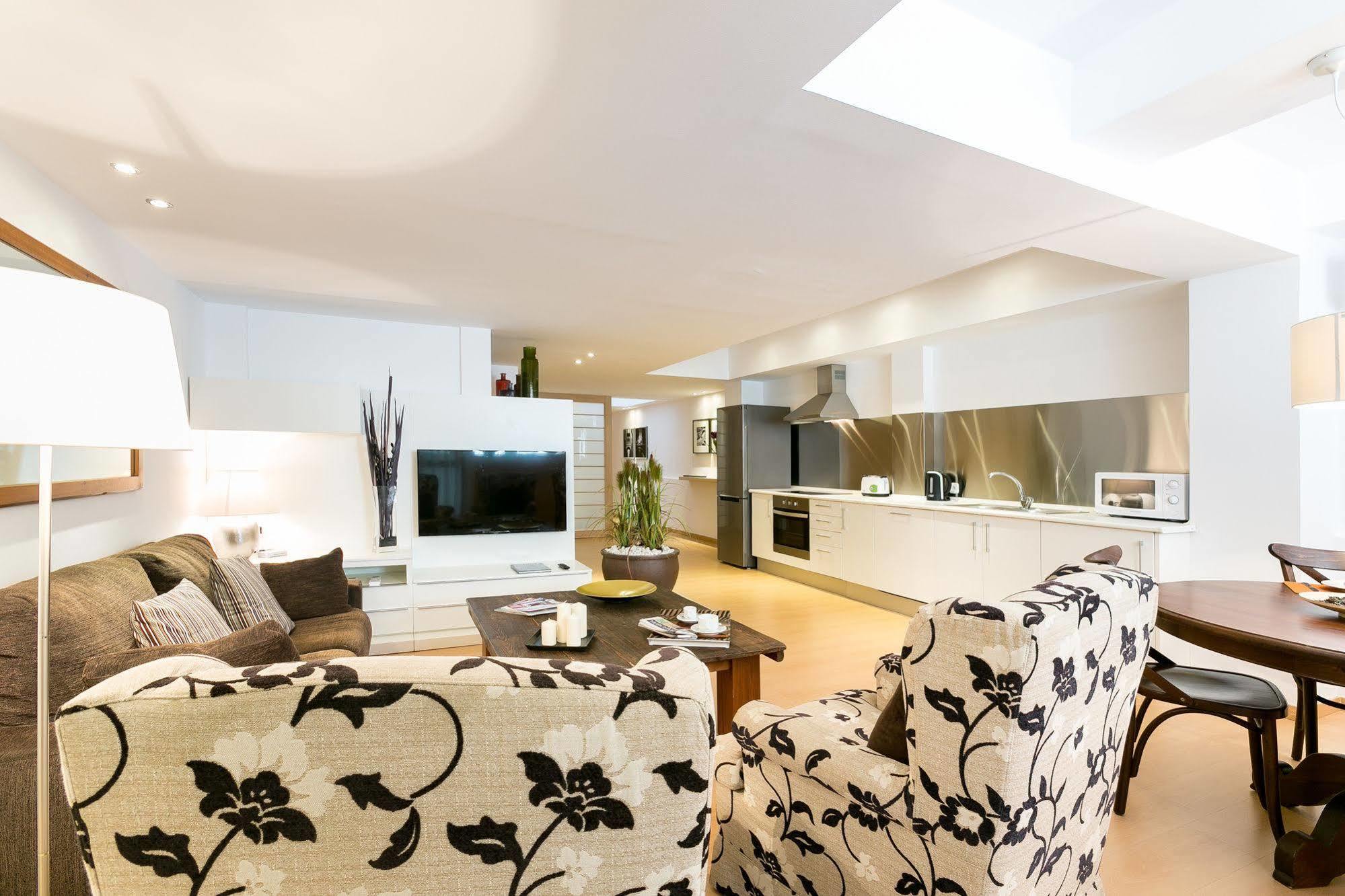 Serennia Cest Apartamentos Arc De Triomf Barcelona Bagian luar foto