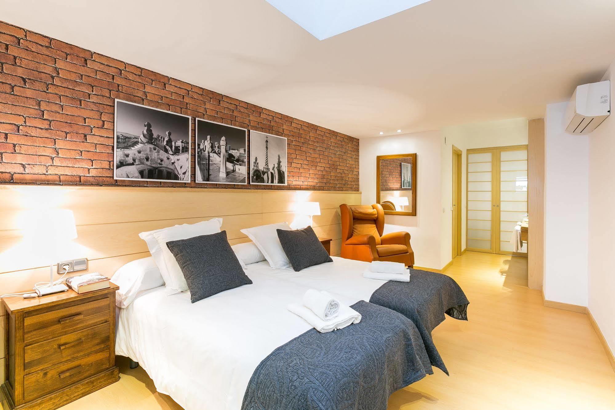 Serennia Cest Apartamentos Arc De Triomf Barcelona Bagian luar foto