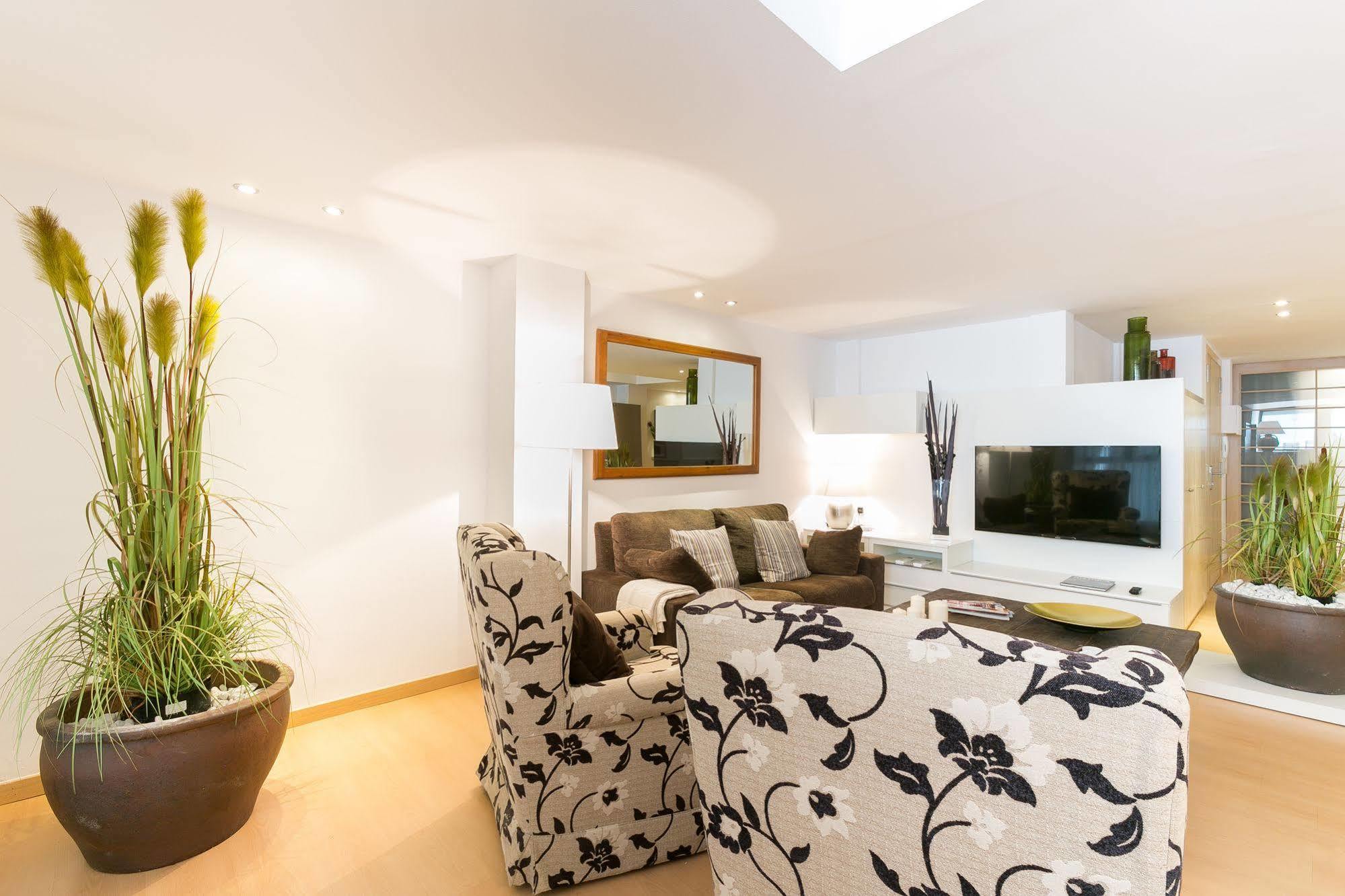 Serennia Cest Apartamentos Arc De Triomf Barcelona Bagian luar foto