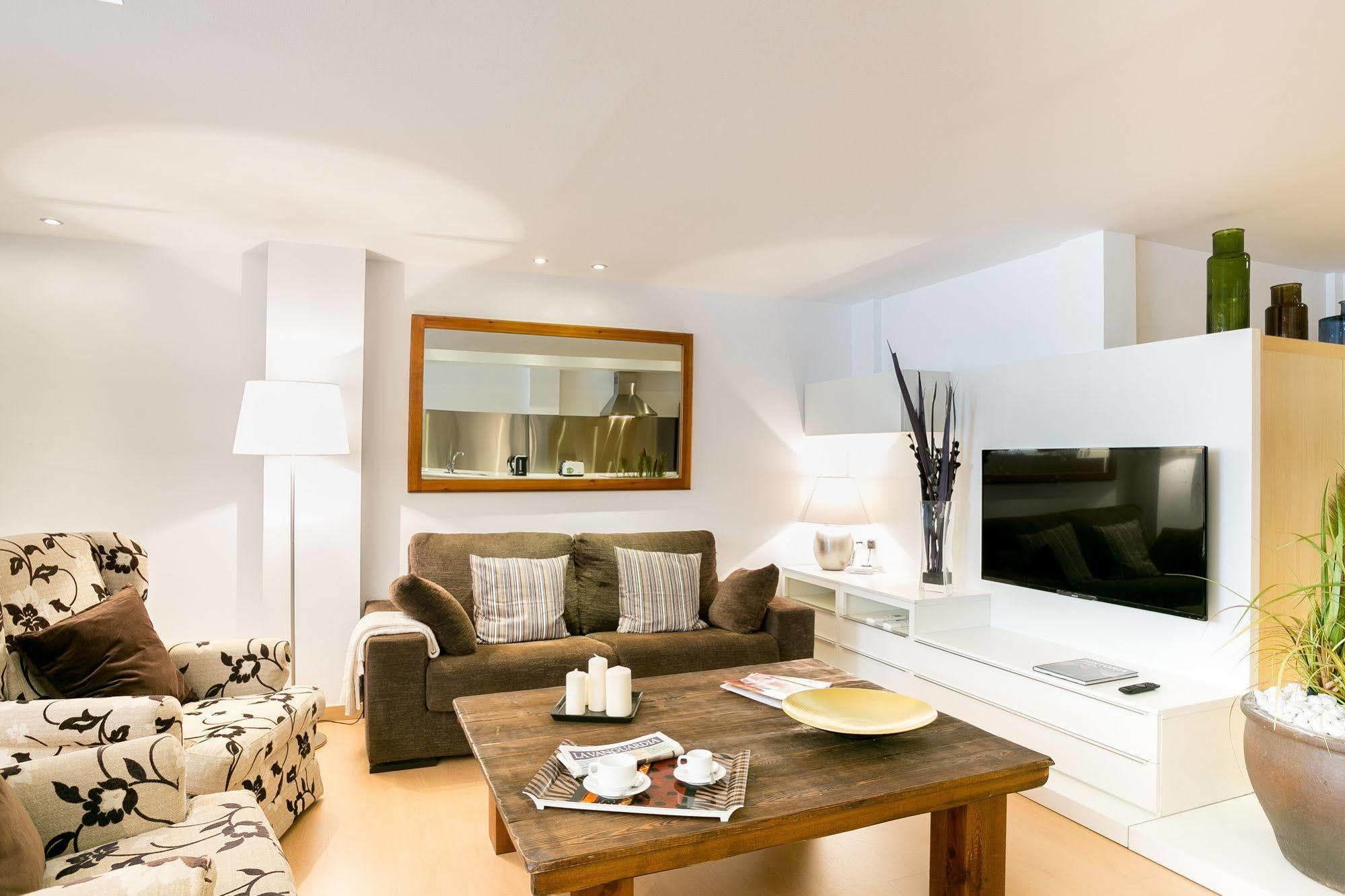 Serennia Cest Apartamentos Arc De Triomf Barcelona Bagian luar foto