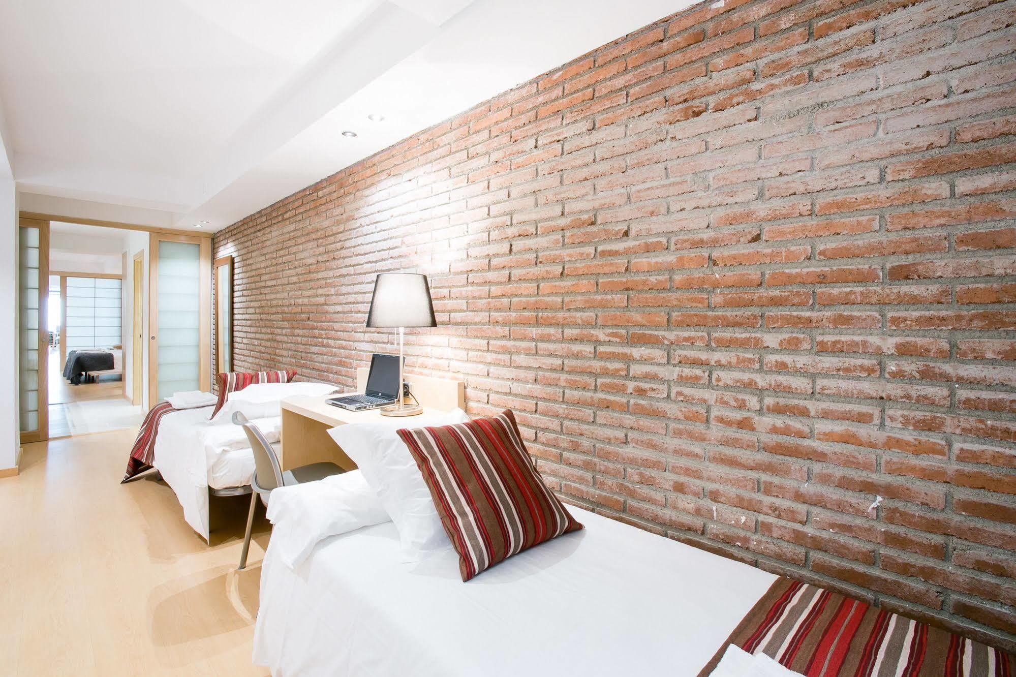 Serennia Cest Apartamentos Arc De Triomf Barcelona Bagian luar foto