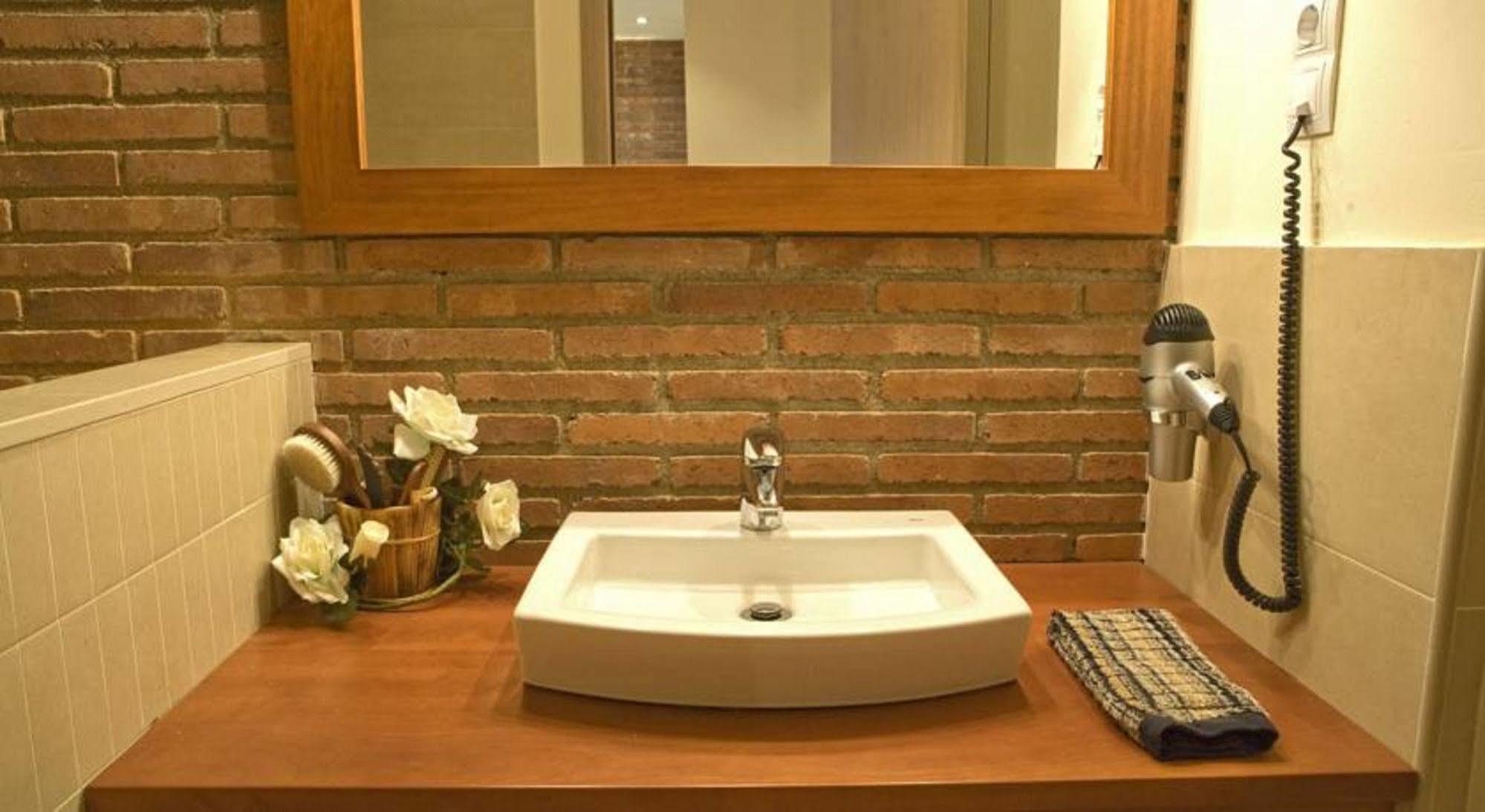 Serennia Cest Apartamentos Arc De Triomf Barcelona Bagian luar foto