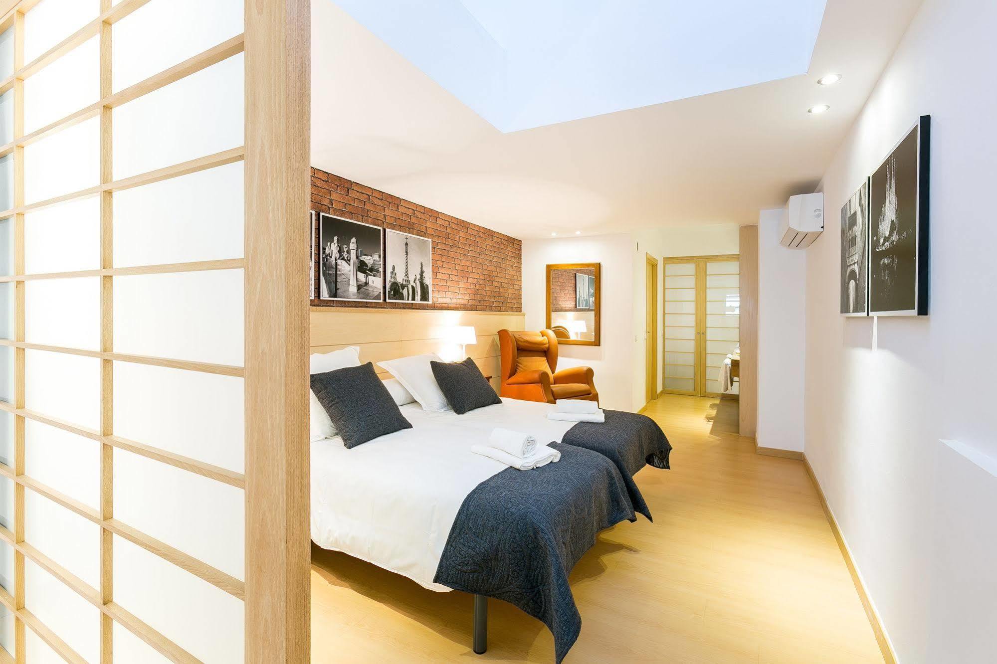 Serennia Cest Apartamentos Arc De Triomf Barcelona Bagian luar foto