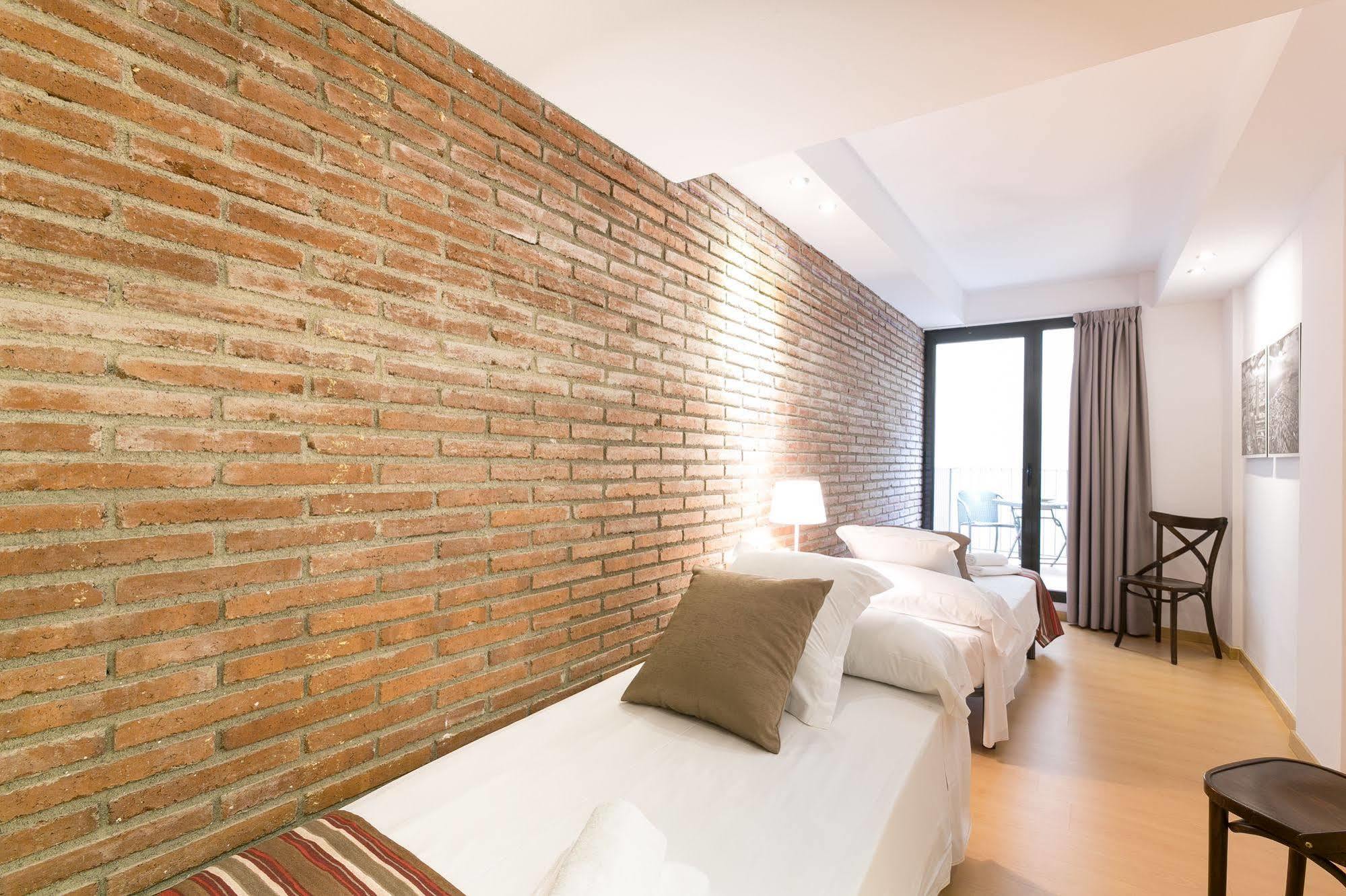 Serennia Cest Apartamentos Arc De Triomf Barcelona Bagian luar foto