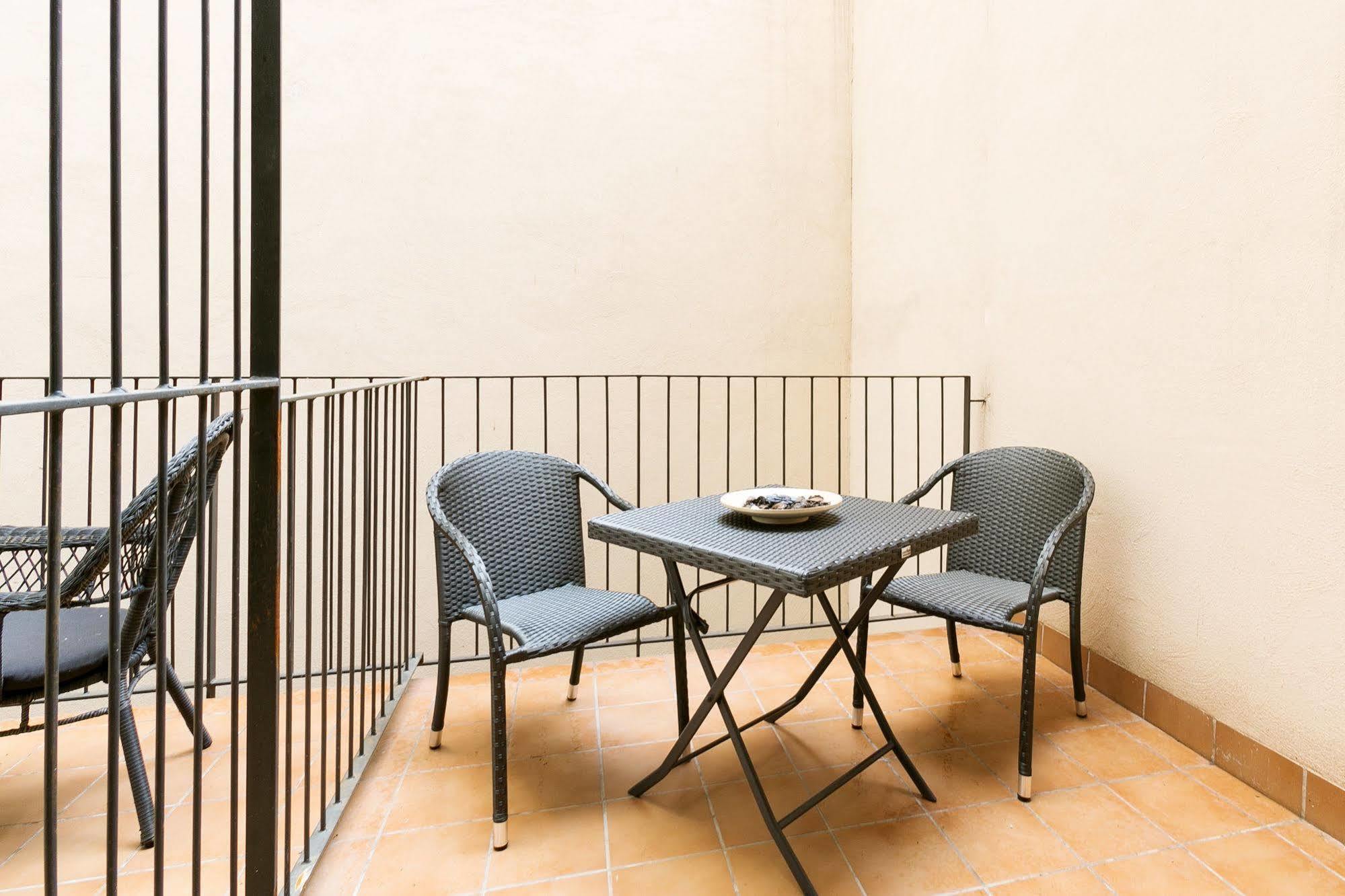 Serennia Cest Apartamentos Arc De Triomf Barcelona Bagian luar foto