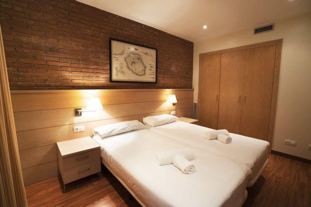 Serennia Cest Apartamentos Arc De Triomf Barcelona Bagian luar foto